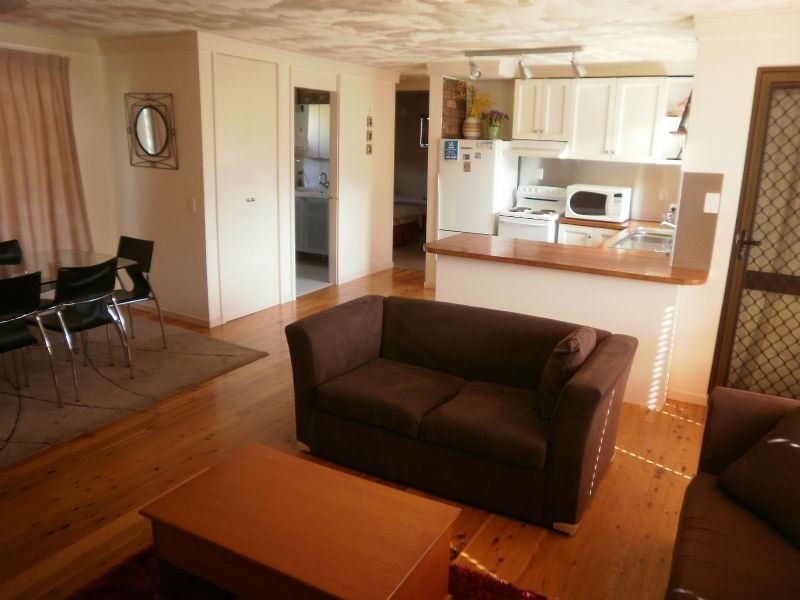 6/7 Warne Tce, Kings Beach QLD 4551