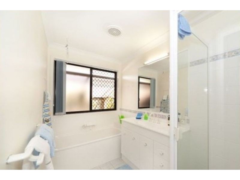 8 Clunie Street, Caloundra West QLD 4551