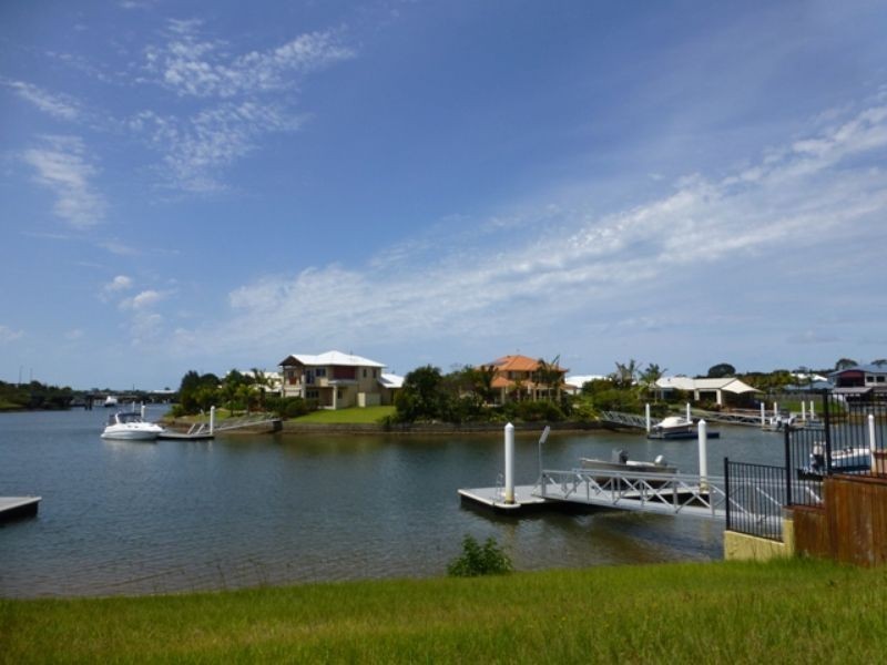 28 Harbourlights Way, Pelican Waters QLD 4551