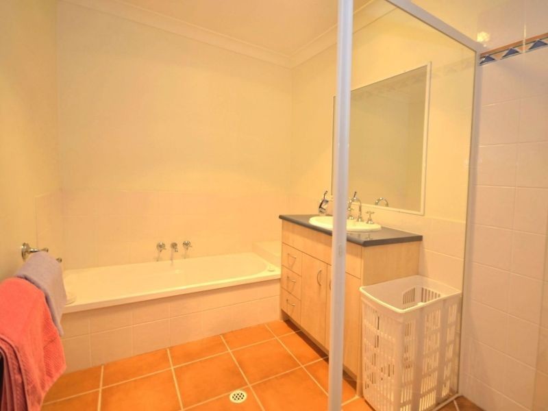 5 Palm Grove Court, Little Mountain QLD 4551