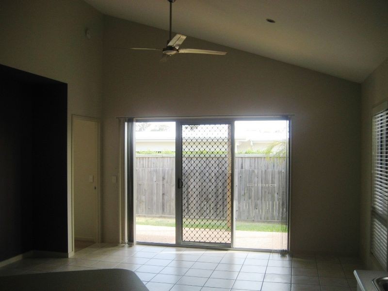 2 Brushbox Place, Meridan Plains QLD 4551