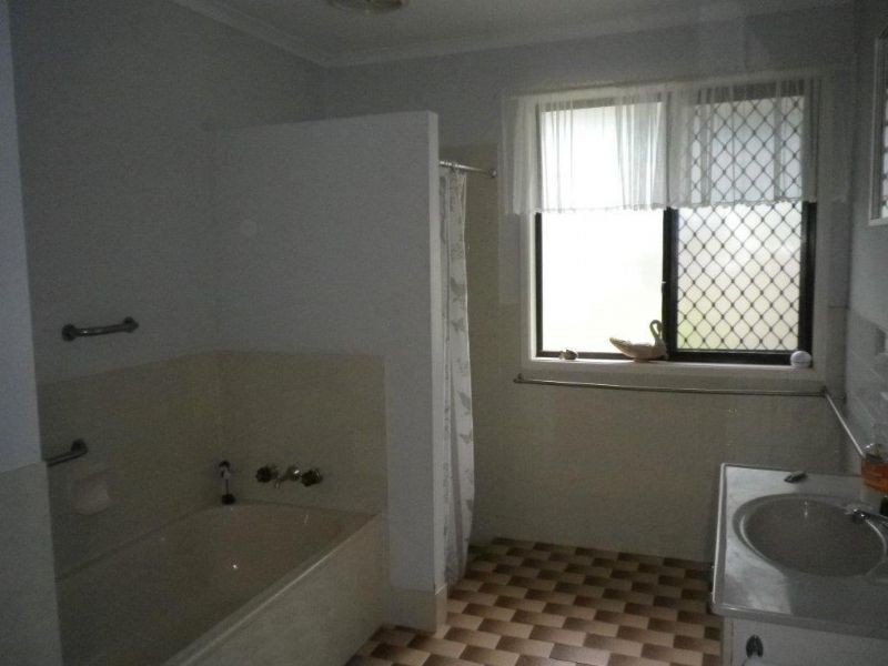 12 Wentworth Parade, Golden Beach QLD 4551