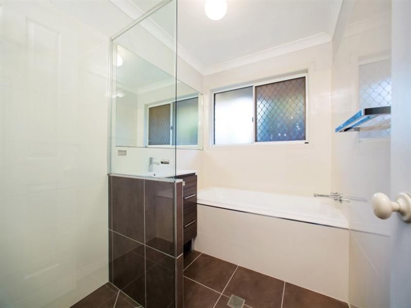 4 Hans Street, Caloundra West QLD 4551