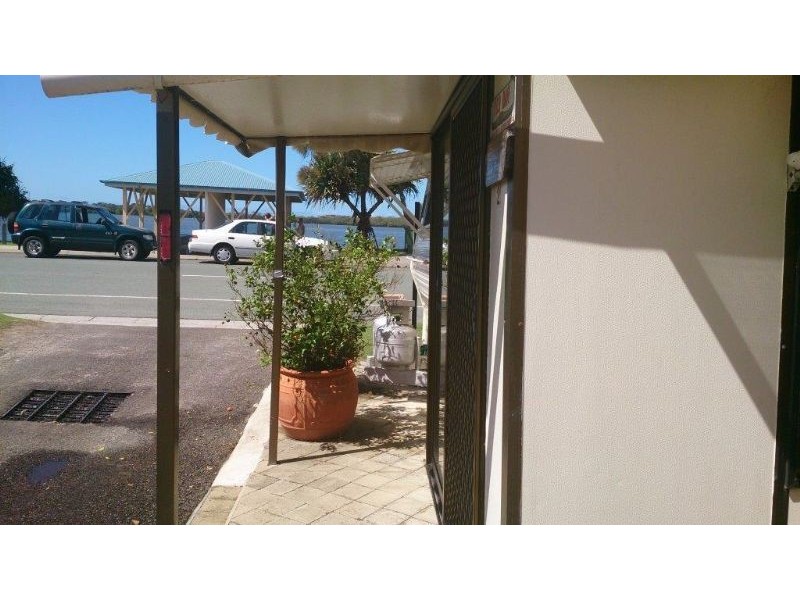 2/131 Esplanade, Golden Beach QLD 4551