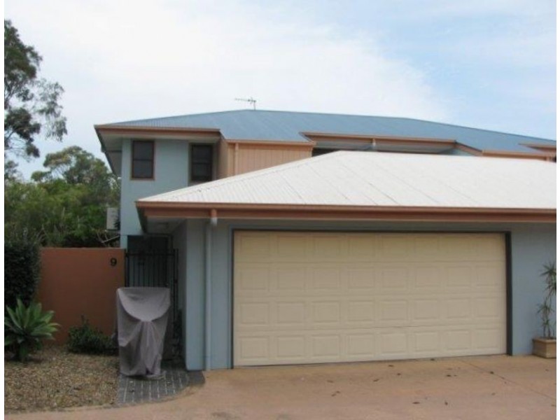 9/9a Browning Boulevard, Battery Hill QLD 4551