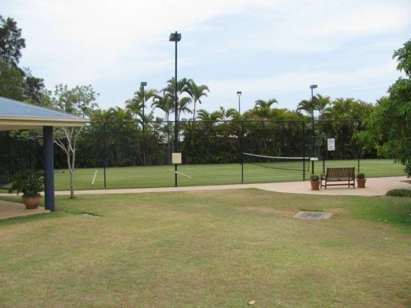 9/9a Browning Boulevard, Battery Hill QLD 4551