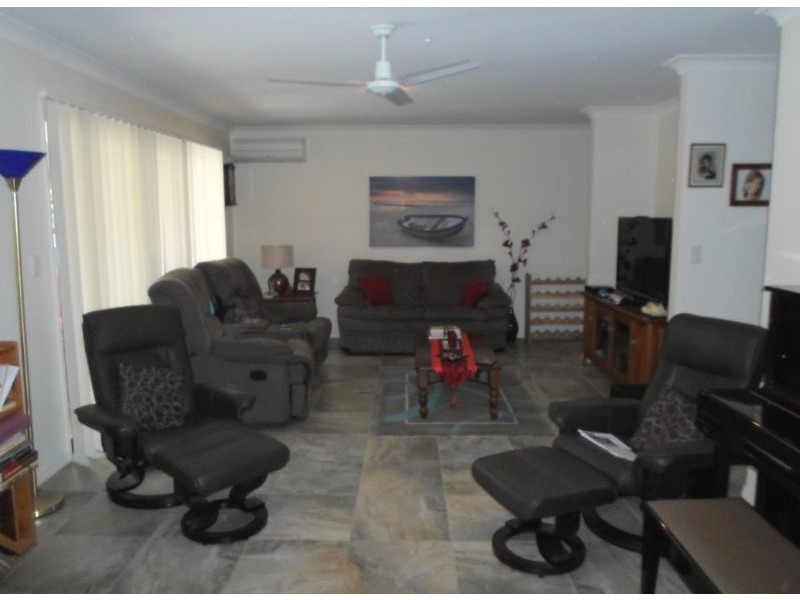 7 Widgee Place, Caloundra West QLD 4551