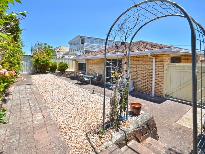 2/15 Wyreema Terrace, Caloundra QLD 4551