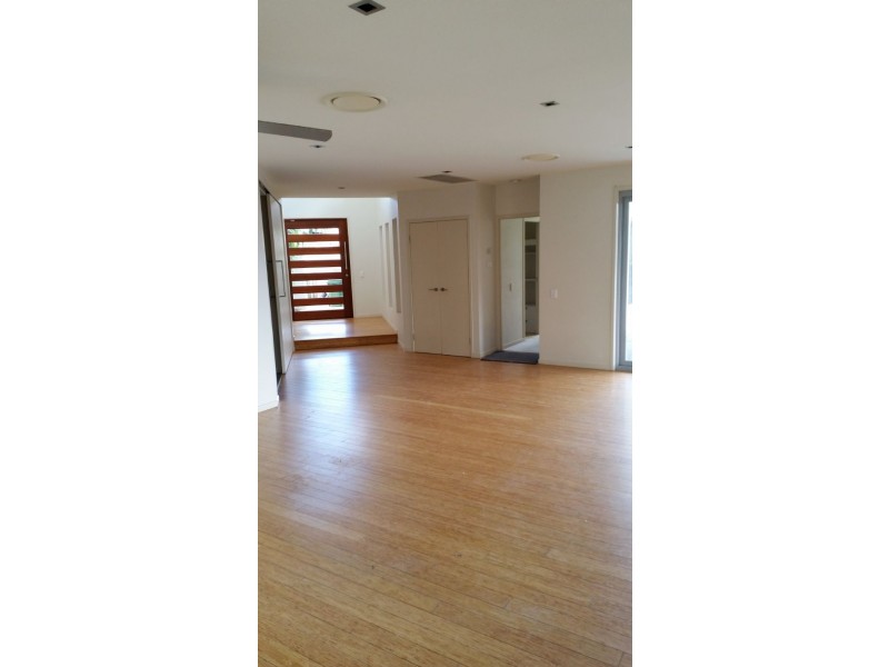 4 Vickers Street, Battery Hill QLD 4551