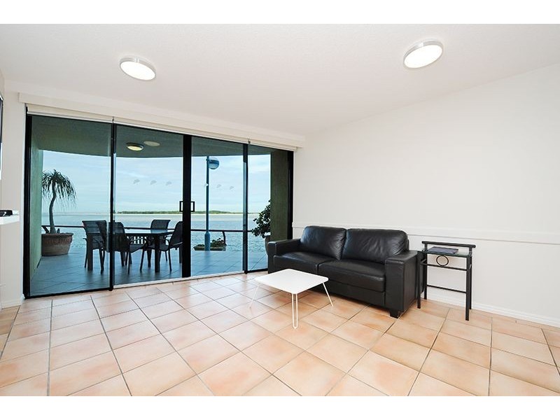4/4 Tay Ave, Caloundra QLD 4551