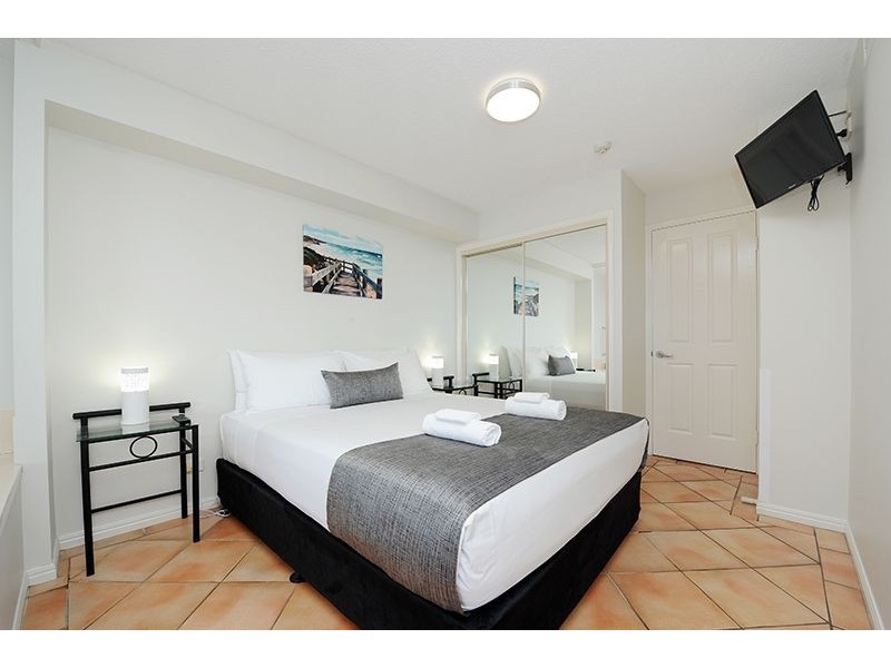 4/4 Tay Ave, Caloundra QLD 4551