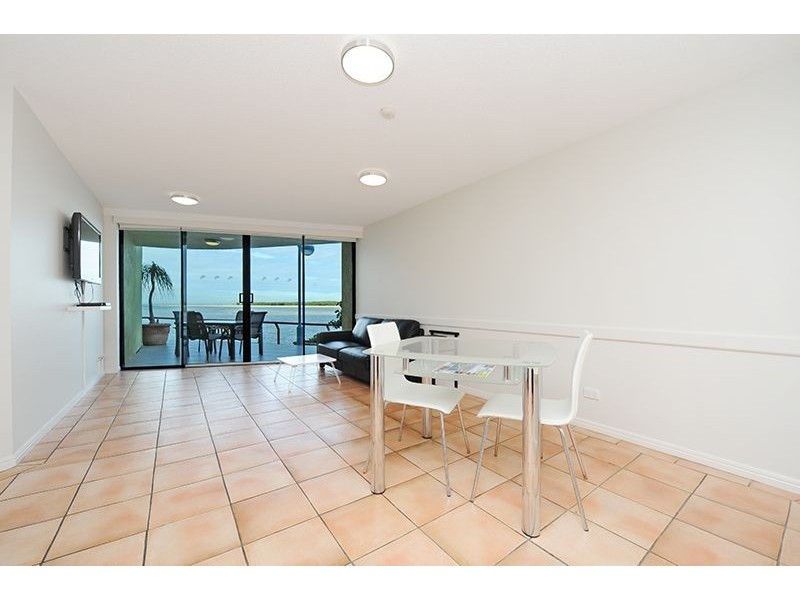 4/4 Tay Ave, Caloundra QLD 4551