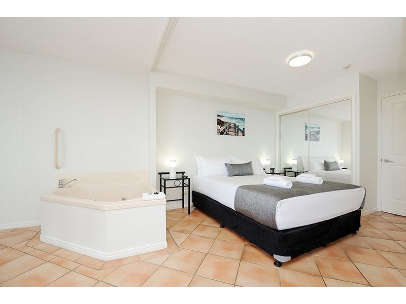 4/4 Tay Ave, Caloundra QLD 4551
