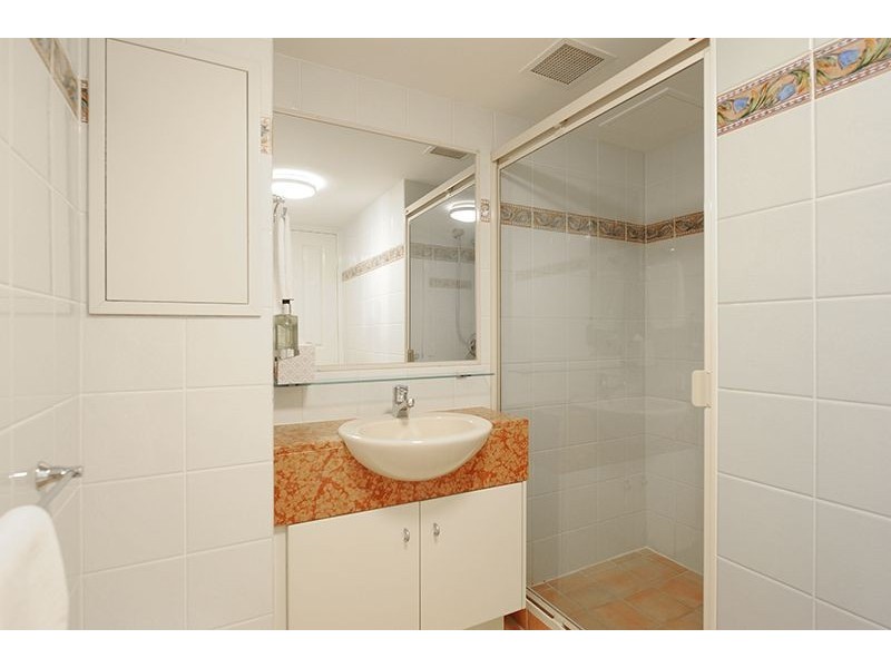 4/4 Tay Ave, Caloundra QLD 4551