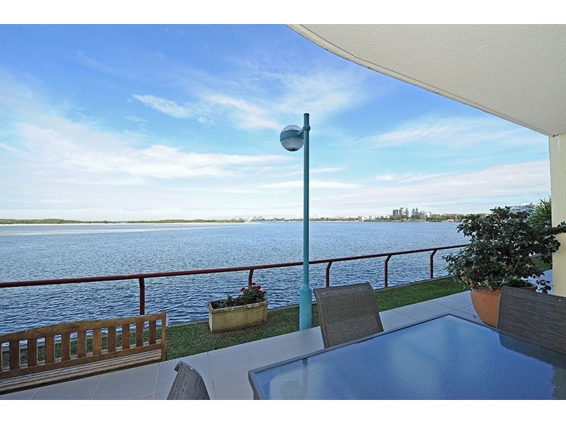 4/4 Tay Ave, Caloundra QLD 4551
