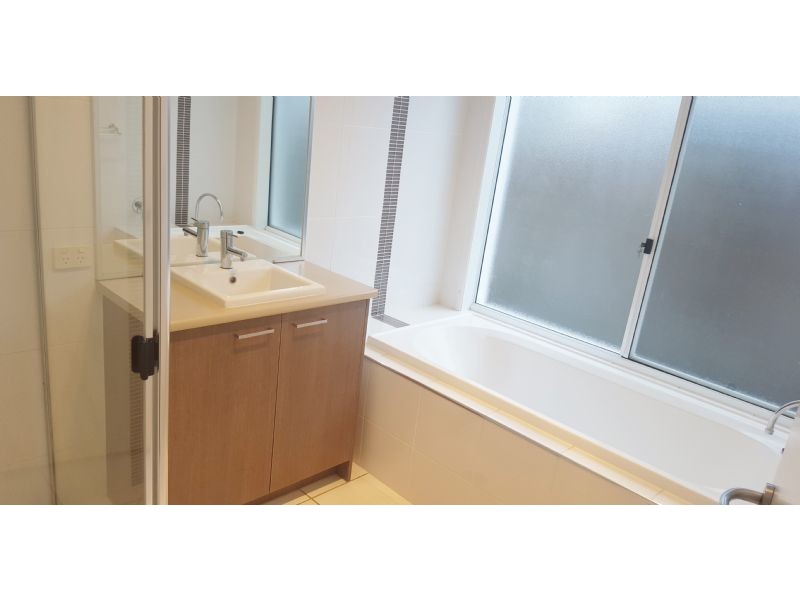 32 Crater Street, Caloundra West QLD 4551