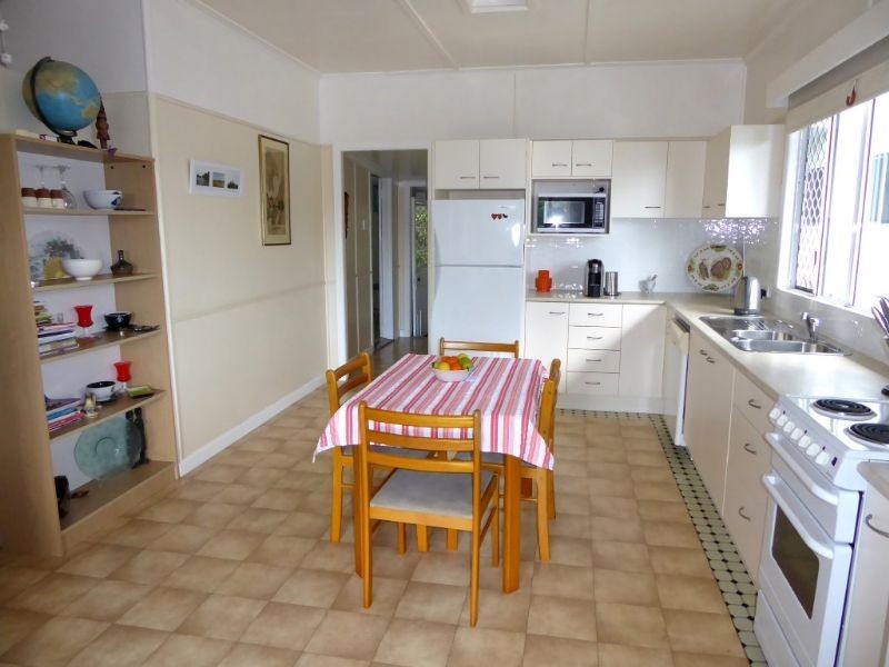 10 Upper Gay Terrace, Kings Beach QLD 4551