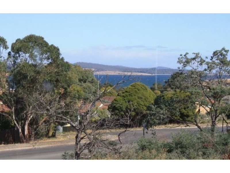 1/1 Emmaline Court, Rokeby TAS 7019