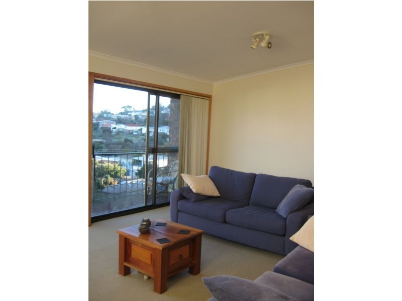 8/84 Malunna Road, Lindisfarne TAS 7015