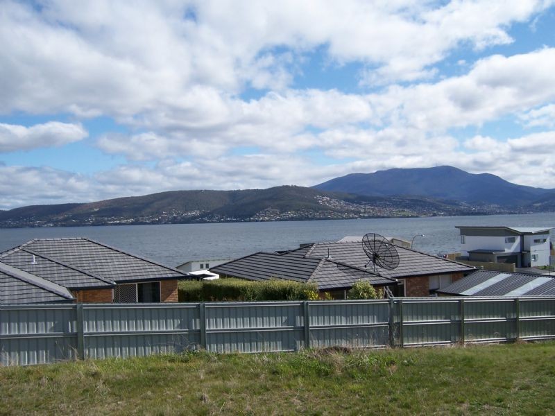 4 Trikala Place, Tranmere TAS 7018