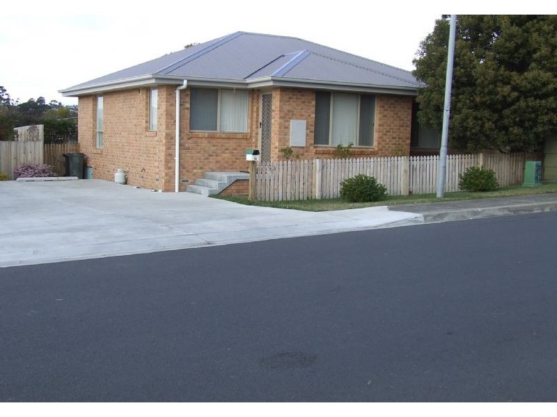 2/16 Kenbrae Ave, Glenorchy TAS 7010