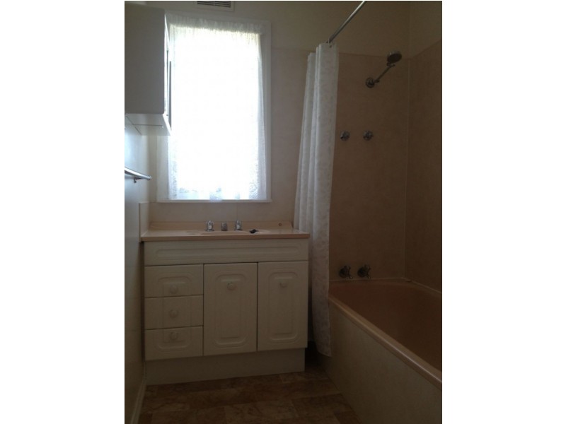 4 Banks Street, Warrane TAS 7018