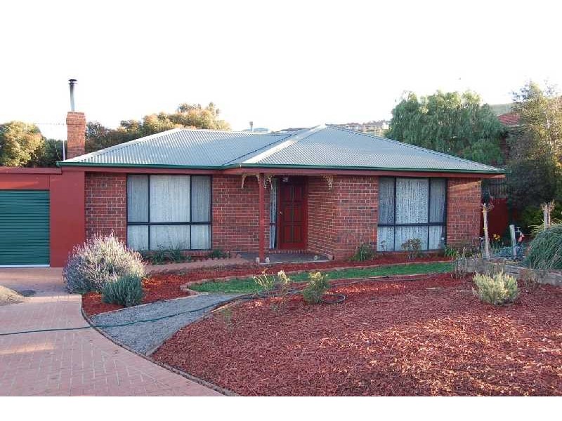 29 Riversdale Crescent, Bacchus Marsh VIC 3340