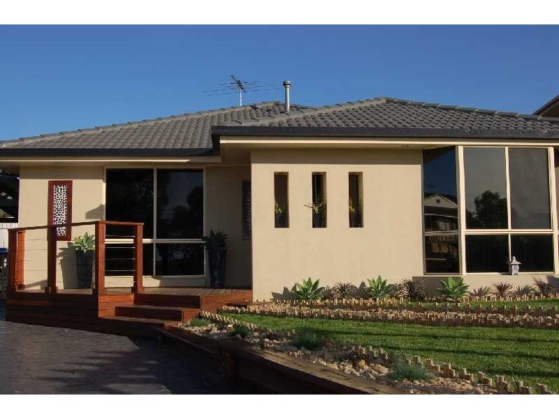 15 McLeod Drive, Bacchus Marsh VIC 3340