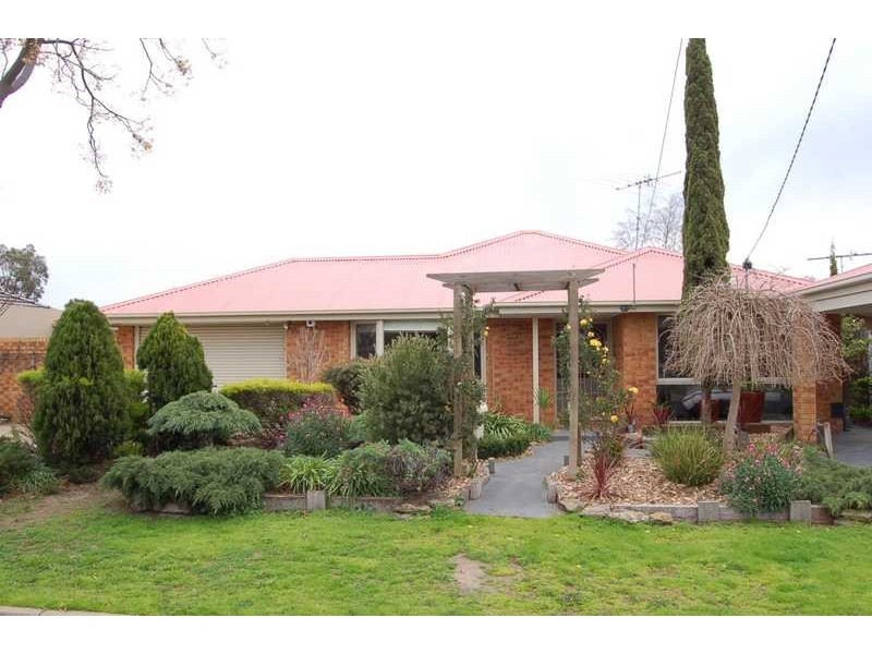 27 Beresford Crescent, Bacchus Marsh VIC 3340