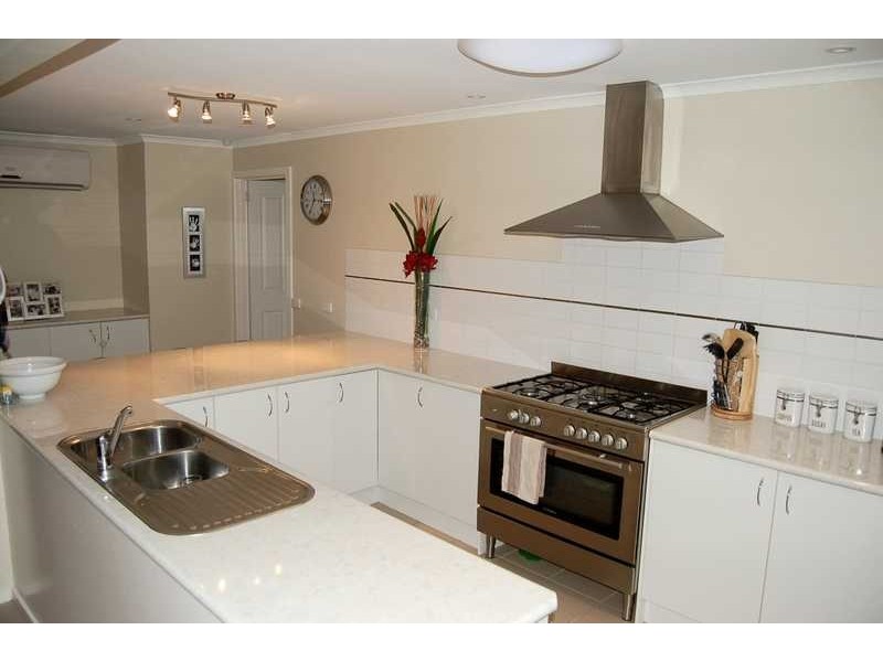 27 Beresford Crescent, Bacchus Marsh VIC 3340