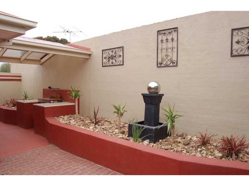 27 Beresford Crescent, Bacchus Marsh VIC 3340