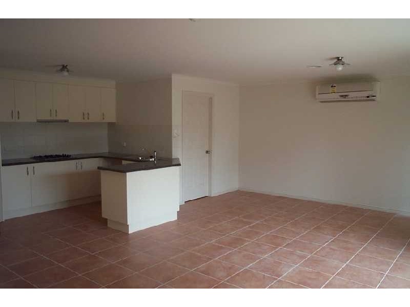 2/12 Wellington Street, Bacchus Marsh VIC 3340