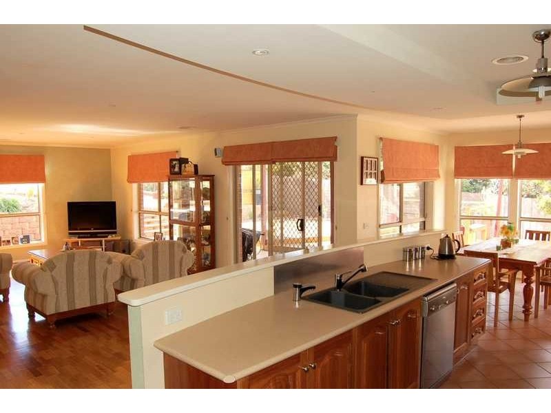 10 Riversdale Crescent, Bacchus Marsh VIC 3340