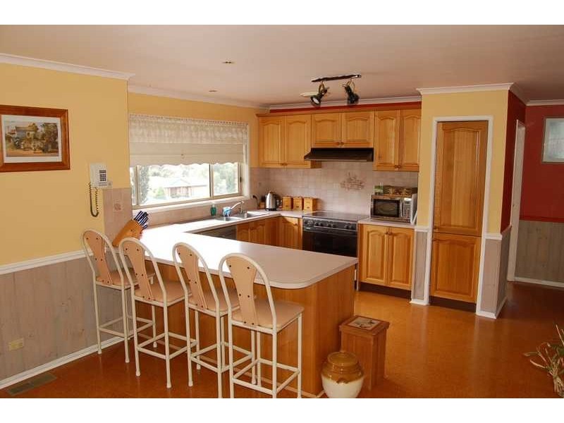 33 Horder Crescent, Bacchus Marsh VIC 3340