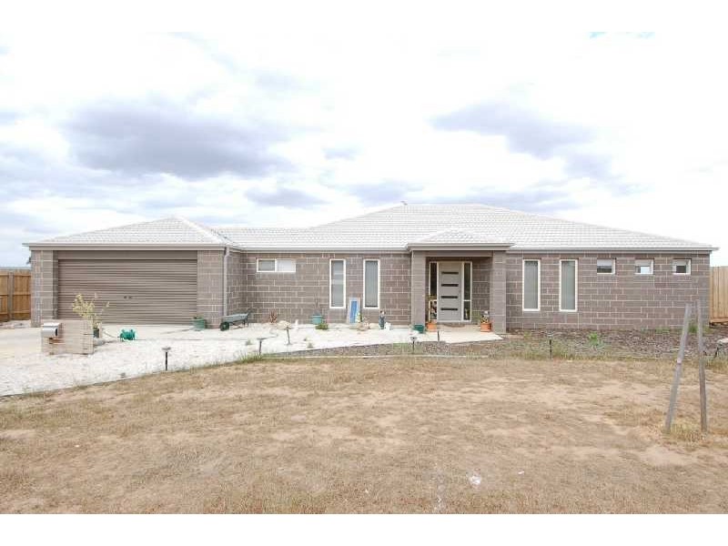 35 Maddison Circuit, Bacchus Marsh VIC 3340