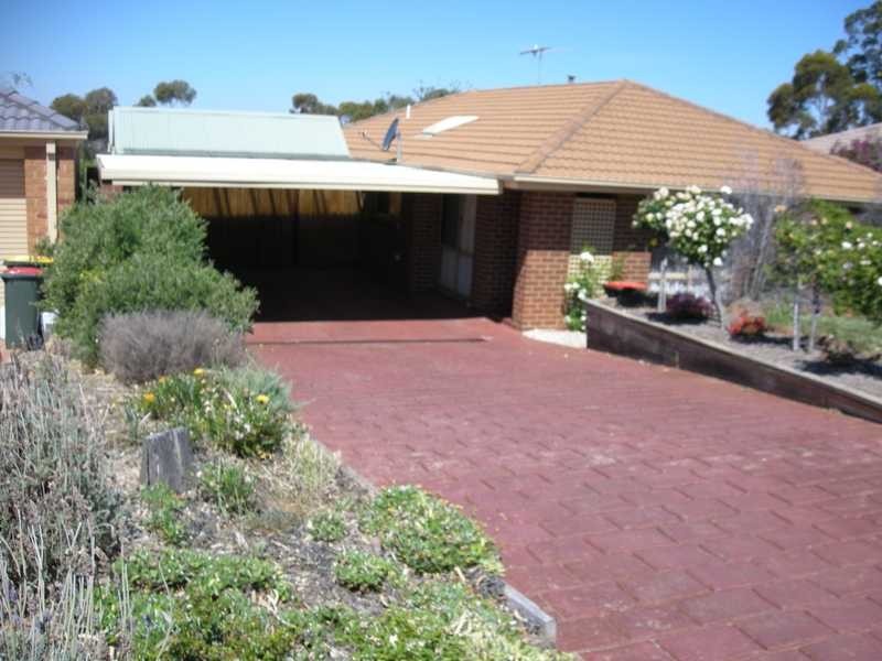 71 Underbank Boulevard, Bacchus Marsh VIC 3340