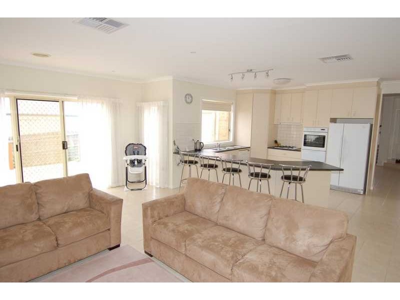 9 Dunn Court, Bacchus Marsh VIC 3340