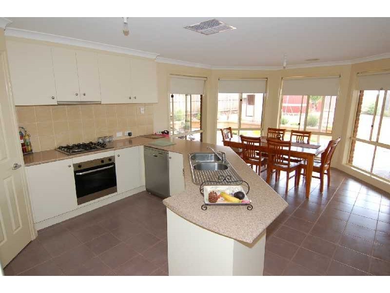 28 Maddison Circuit, Bacchus Marsh VIC 3340