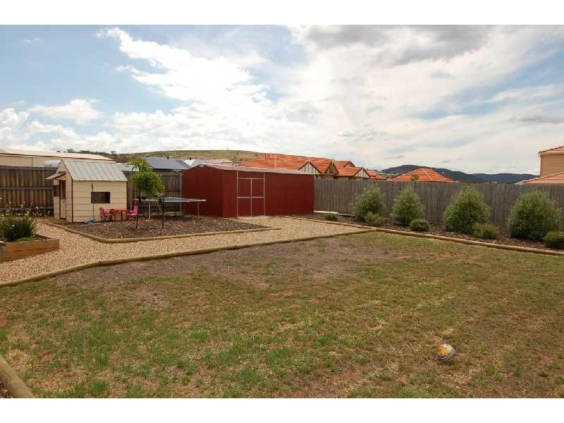 28 Maddison Circuit, Bacchus Marsh VIC 3340
