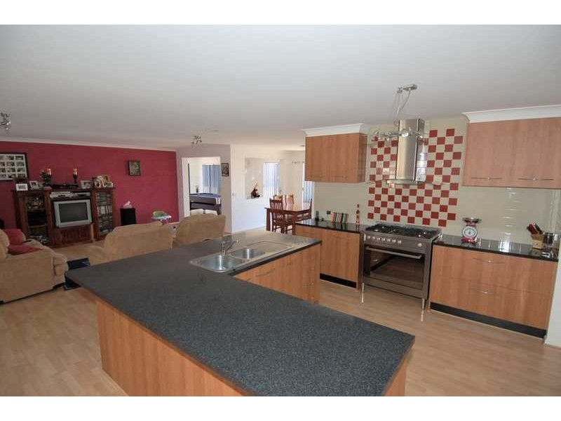 48 Grantleigh Drive, Bacchus Marsh VIC 3340