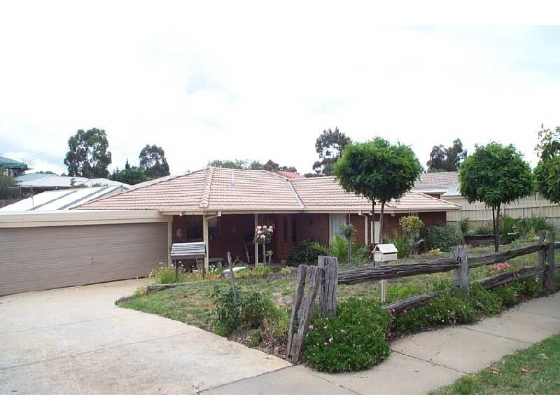 9 Carey Crescent, Bacchus Marsh VIC 3340