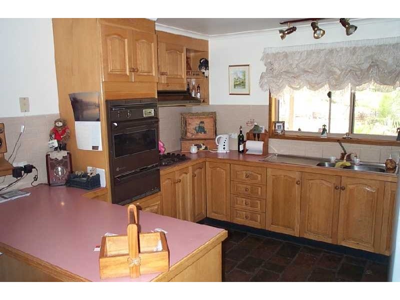 9 Carey Crescent, Bacchus Marsh VIC 3340