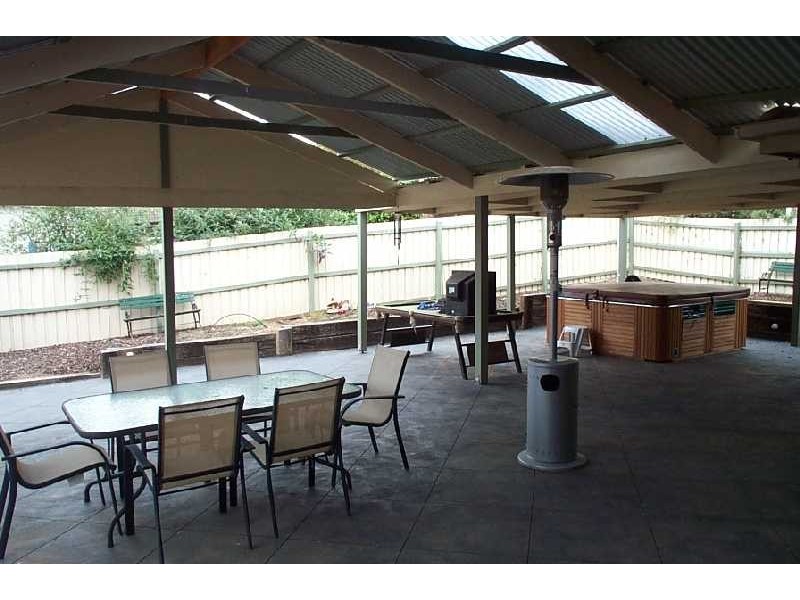 9 Carey Crescent, Bacchus Marsh VIC 3340