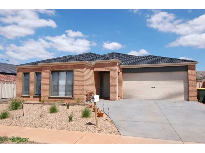 19 Leonard Drive, Bacchus Marsh VIC 3340