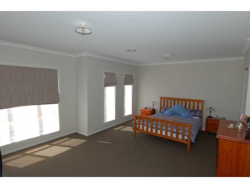 19 Leonard Drive, Bacchus Marsh VIC 3340