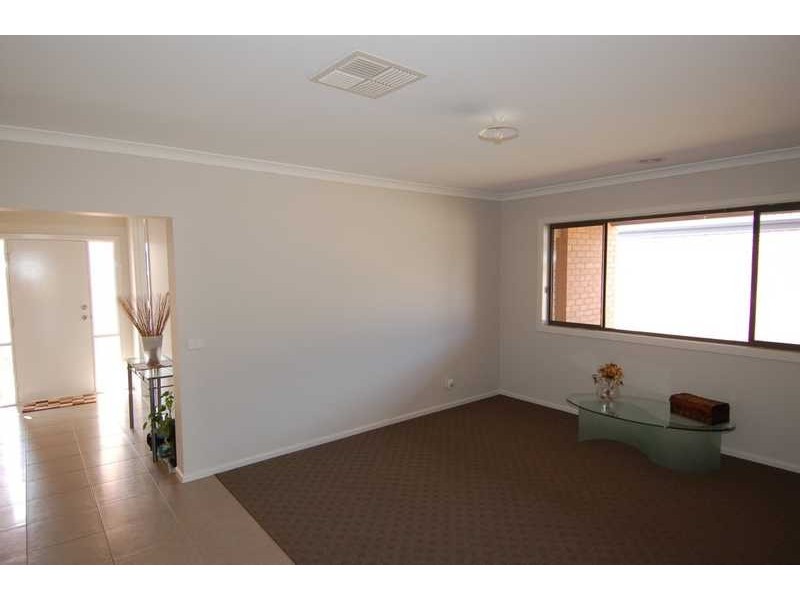 19 Leonard Drive, Bacchus Marsh VIC 3340