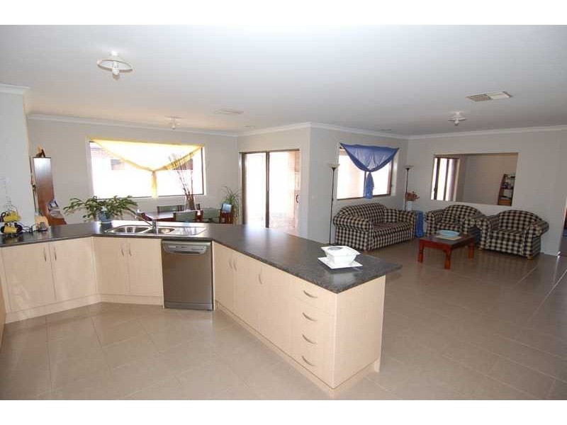 19 Leonard Drive, Bacchus Marsh VIC 3340