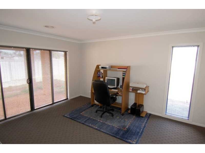 19 Leonard Drive, Bacchus Marsh VIC 3340