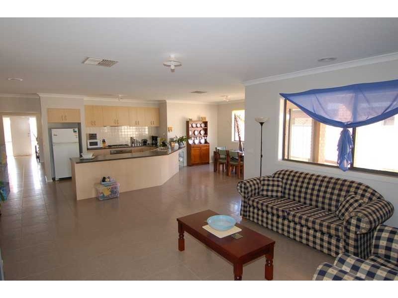 19 Leonard Drive, Bacchus Marsh VIC 3340