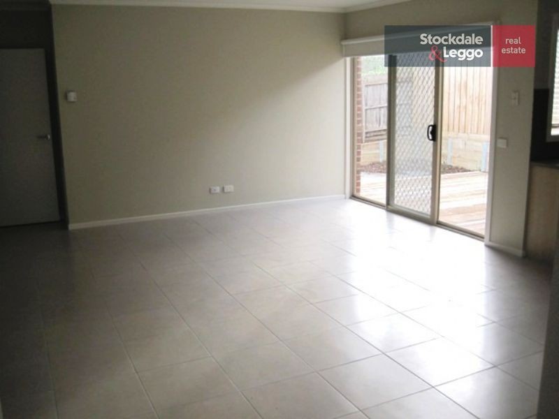 2/4-6 May Court, Garfield VIC 3814